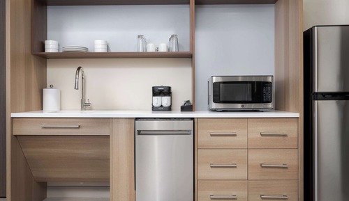 Suite, 1 Queen Bed, Accessible, Bathtub