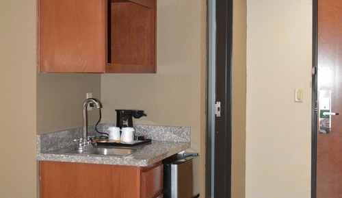 Suite, 1 King Bed, Mobility Accessible, Non Smoking (Bathtub w/ Grab Bars)