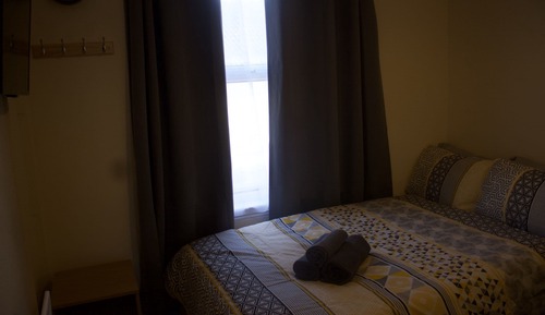 Basic Double Room, Ensuite (room 6 small double )