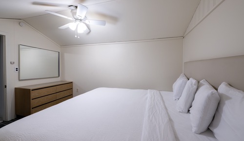 Premier Three-Bedroom Duplex Apartment with Two Bathrooms