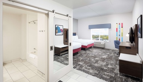 Room, 2 Queen Beds, Accessible, Bathtub