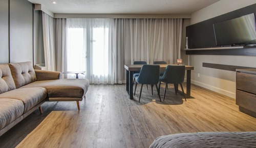 Deluxe Room, 1 King Bed, Balcony, City View