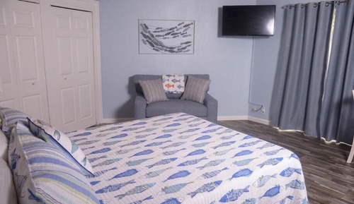 Room, 1 Queen Bed, Pets Not Allowed