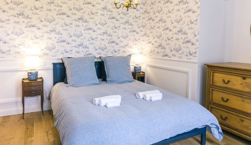 Room, Garden View