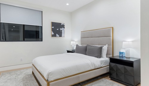 Luxury House, Multiple Beds, Pool Access, Pool View (Curson Modern)