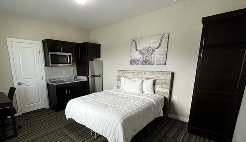 Signature Studio, 1 Queen Bed