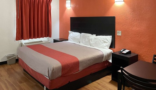 Standard Room, 1 King Bed, Smoking, Kitchen