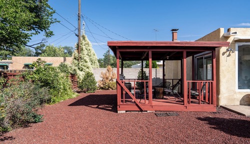 House (2 Bedrooms)