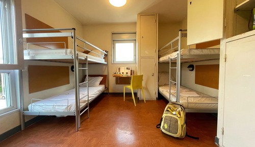 Shared Dormitory, Women only, Shared Bathroom (4 pers)