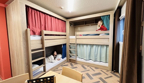 One bed in 6 female beds room with private bathroom