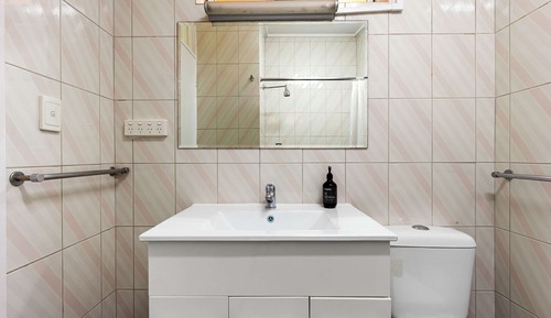 Standard Room, Non Smoking (1 Queen & 1 Twin Bed)