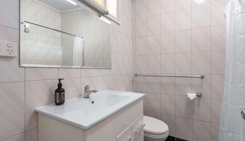 Standard Room, Non Smoking (1 Queen & 2 Twin Beds)