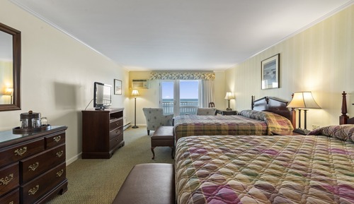 Oceanfront Seawall 2 Queen Beds