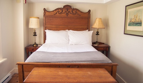 Classic Single Room, 1 Queen Bed