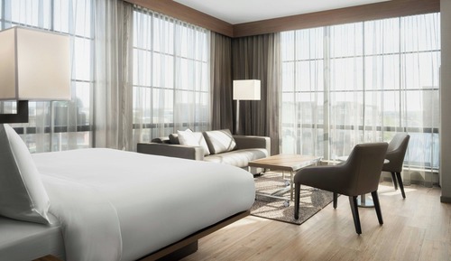 Room, 1 King Bed, Corner