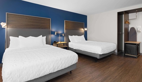 Room, 2 Queen Beds, Accessible, Bathtub