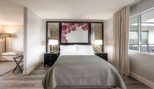 Junior Suite (Queen)