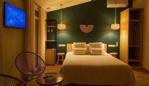 Room with jacuzzi and sauna