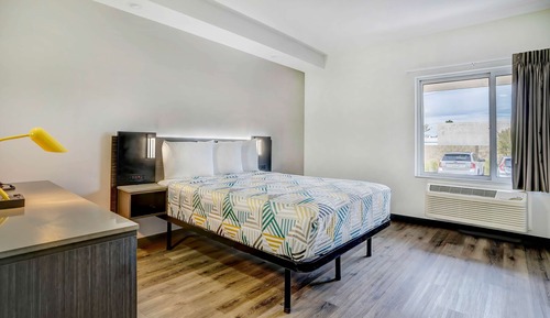 Standard Room, 1 Queen Bed, Non Smoking