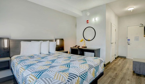 Standard Room, 1 Queen Bed, Non Smoking