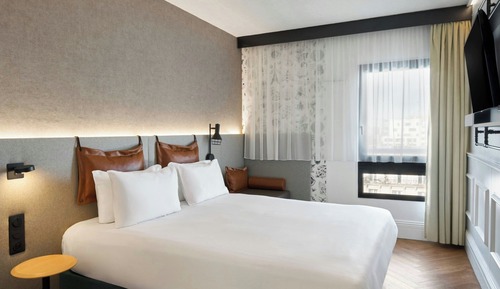 Supreme Queen Room