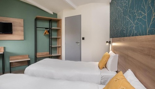 Room, Connecting Rooms