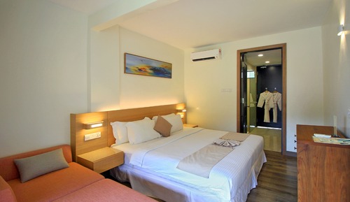 Premier Double Room, 1 King Bed, Balcony, Sea View