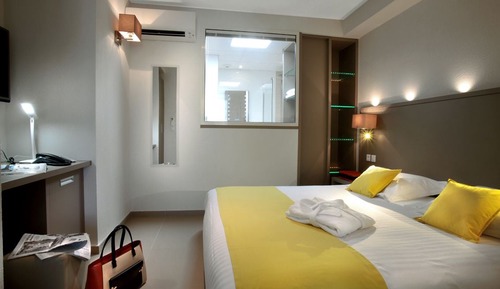 Luxury Apartment, Pool View