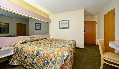 Double and a Twin Bed Room