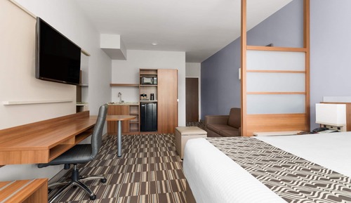 Business Suite, 1 Queen Bed, Non Smoking