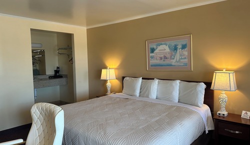 Standard Room, 1 King Bed, Non Smoking