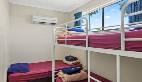 Deluxe 2 Bedroom Cabin - Sleeps 5