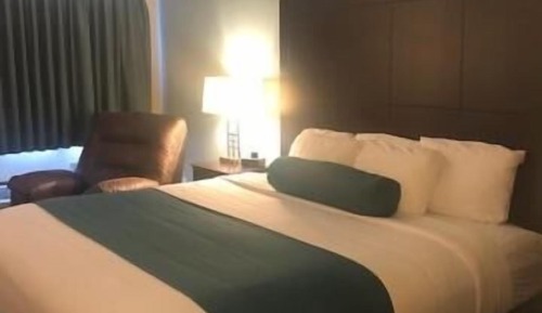 Room, 1 King Bed, Accessible Benched Tub, Non Smoking