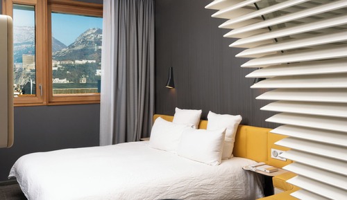 Classic Mountain View room including self-service snacks and beverages at the Club