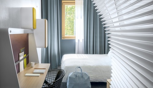 Classic Double Room (snacks & drinks self service in the Lounge Club)