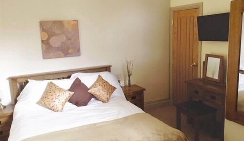 Suite, Ensuite (2 Ad & a Ch under 13)