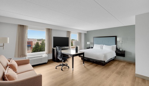 Studio Suite, 1 King Bed, Non Smoking, Microwave