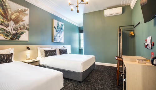 Studio Queen & Single