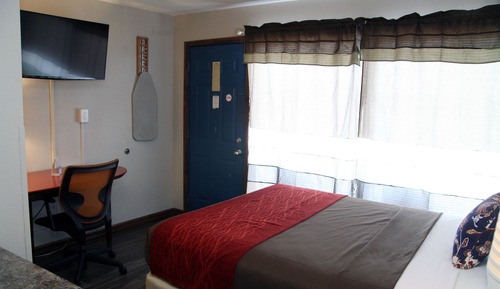 Basic Room, 1 Queen Bed, Smoking, City View