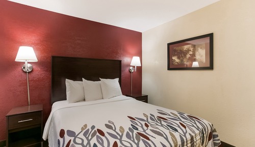 Deluxe Room, 1 Queen Bed (Smoke Free)