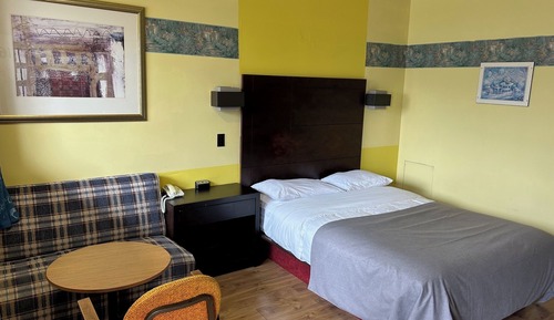 Standard Room, 1 Queen Bed