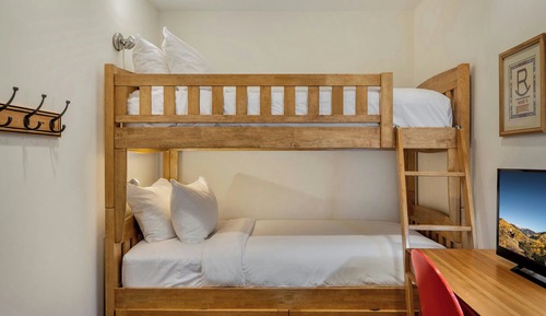 Room, 1 Bedroom (With 2 bath, Platinum)