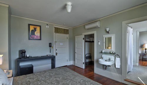 King/Queen Suite with Marble Shower