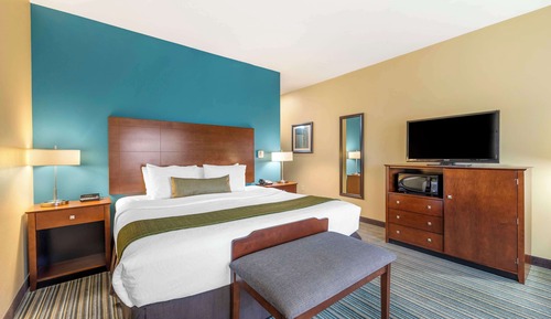 Suite, 1 King Bed, Non Smoking, Kitchen