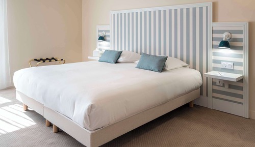 Standard Room, 1 King Bed, Non Smoking