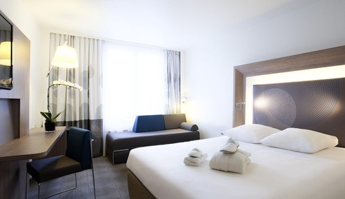 Family Room, 1 Queen Bed with Sofa bed