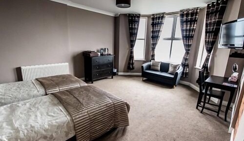 Suite 2 Direct Sea View Twin Room