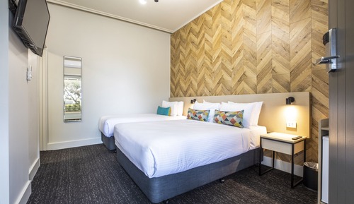 Studio Double & Extra Bed