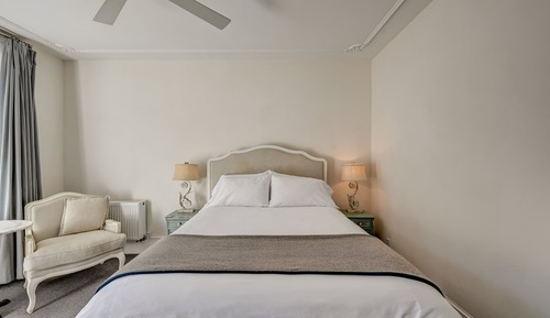 Room, 1 Queen Bed (Riverfront)