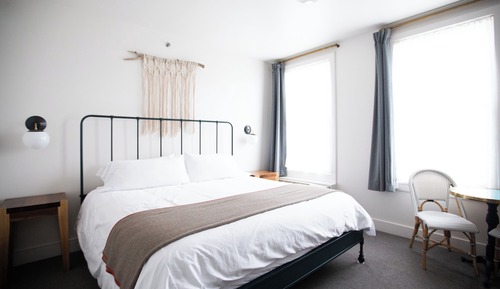 Room, 1 King Bed, Mobility Accessible (Courtyard)